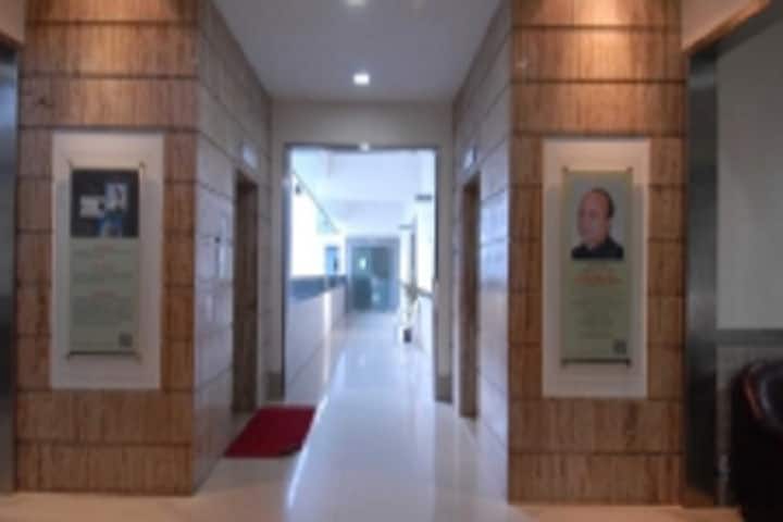Rizvi Institute of Management Studies and Research campus in Mumbai, Maharashtra, India — photo 1