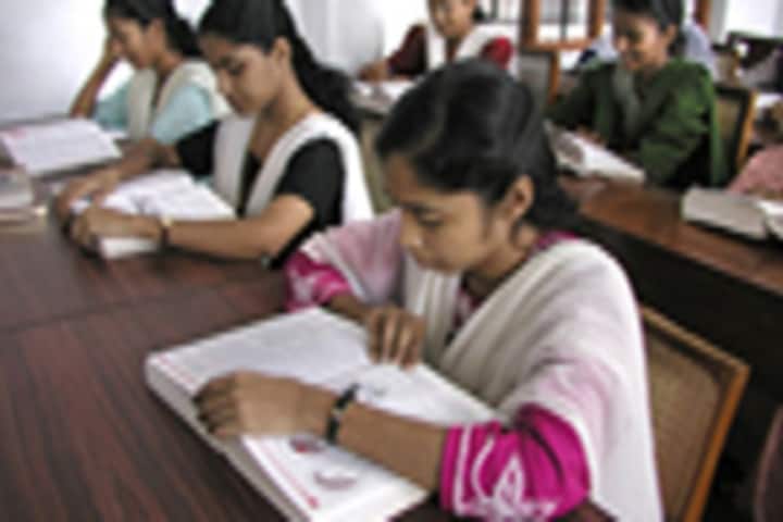 Bodhan Ram Bind Mahavidyalaya campus in Mirzapur, Uttar Pradesh, India — photo 1