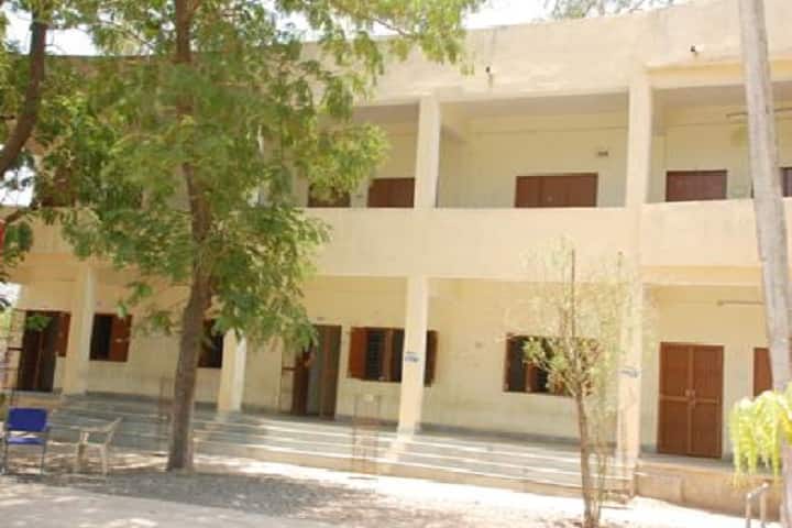 Government Arts and Commerce Post Graduate College campus in Harda, Madhya Pradesh, India — photo 1
