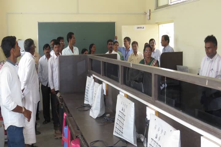 Shri Swami Vivekanand Shikshan Sanstha Kolhapur's Arts and Commerce College campus in Nagthane, Maharashtra, India — photo 3