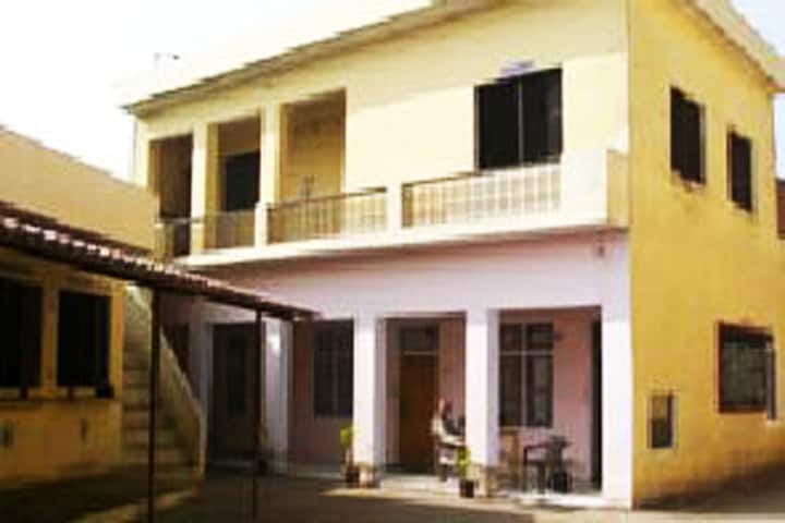 Ram Swaroop Yadav Mahavidyalaya campus in Jhansi, Uttar Pradesh, India — photo 1