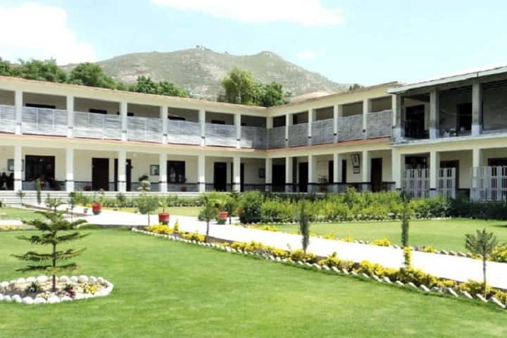 Babu Rameshwar Singh Degree College campus in Mahoba, Uttar Pradesh, India — photo 1