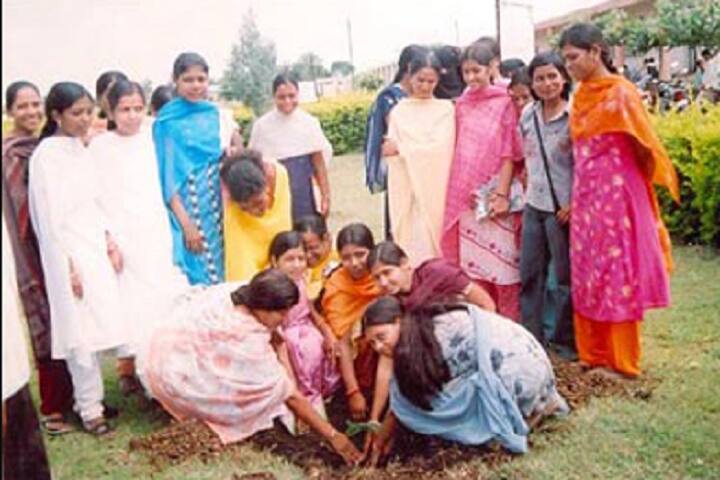 Shri Chhatrapati Shivaji Shikshan Sanstha Vasant Mahavidyalaya campus in Beed, Maharashtra, India — photo 4