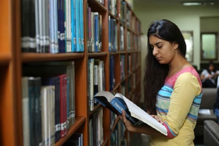 Ram Chameli Chadha Vishvas Girls PG College campus in Ghaziabad, Uttar Pradesh, India — photo 3