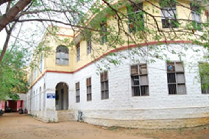 Madurai Diraviyam Thayumanavar Hindu College, Tirunelveli campus in Tirunelveli, Tamil Nadu, India