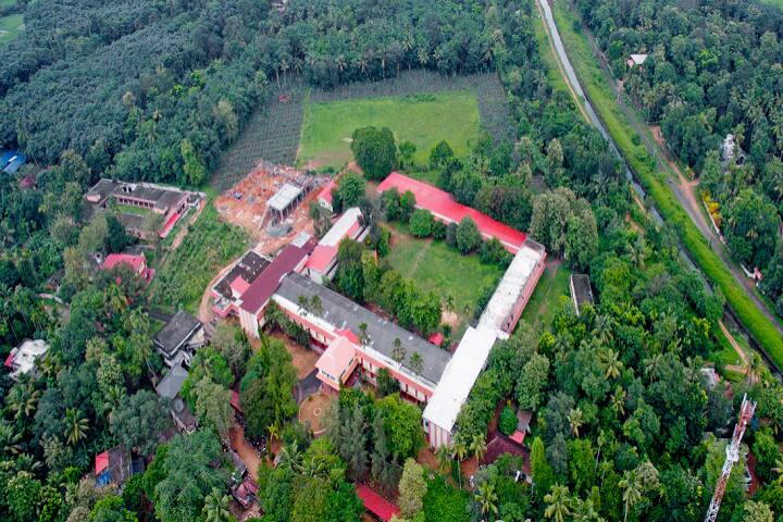 Sree Sankara Vidyapeetom College campus in Perumbavoor, Kerala, India — photo 3