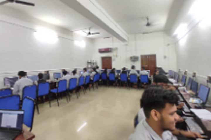 Sree Sankara Vidyapeetom College campus in Perumbavoor, Kerala, India — photo 5