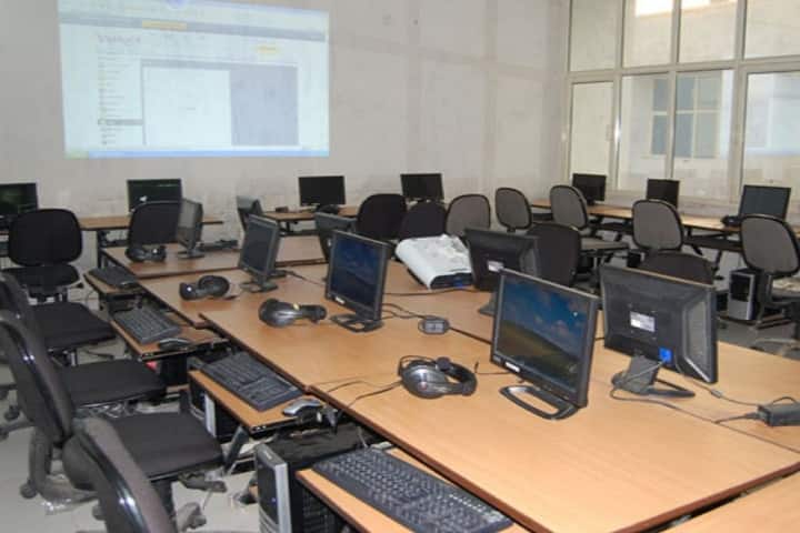 Ch Narendra Singh College campus in Meerut, Uttar Pradesh, India — photo 6