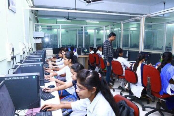 Dayanand College of Commerce campus in Latur, Maharashtra, India — photo 5
