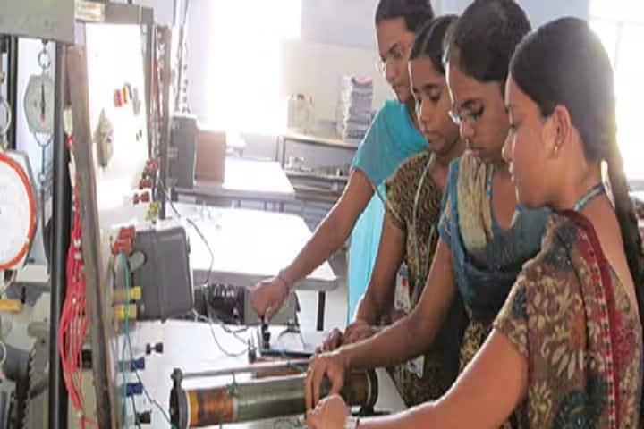 Sri Indu College of Engineering and Technology campus in Ibrahimpatnam, Telangana, India — photo 4