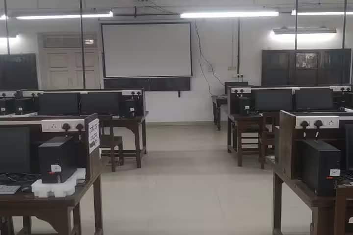 SP College Pune campus in Pune, Maharashtra, India — photo 5