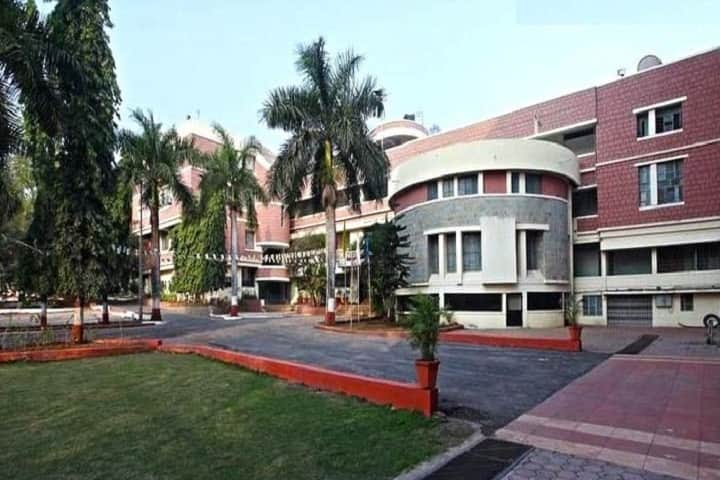 Yashwantrao Mohite College of Arts Science and Commerce campus in Pune, Maharashtra, India — photo 1