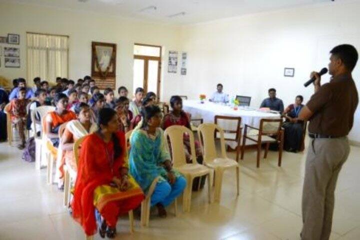 Thiagarajar College campus in Madurai, Tamil Nadu, India — photo 5