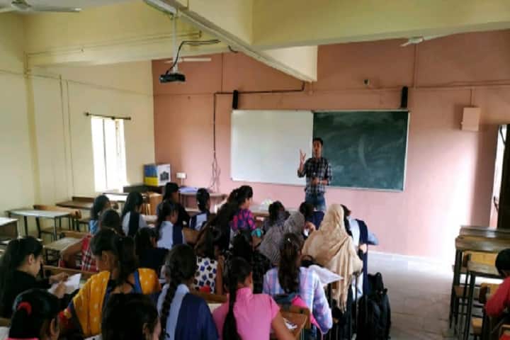 Smt Radhabai Sarda Arts Commerce Science College campus in Amravati, Maharashtra, India — photo 2