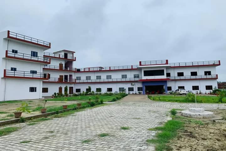 Smt Kamla Ram Udit Mahavidyalaya campus in Sultanpur, Uttar Pradesh, India — photo 1