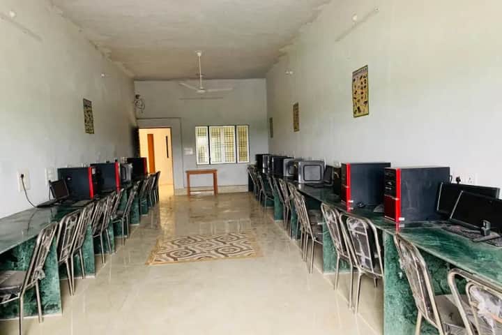 Smt Kamla Ram Udit Mahavidyalaya campus in Sultanpur, Uttar Pradesh, India — photo 3