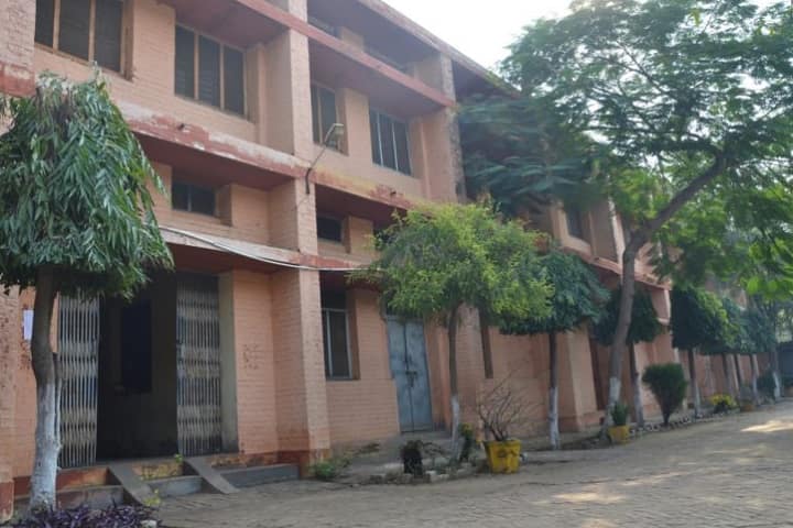 Guru Nanak College campus in Batala, Punjab, India — photo 1