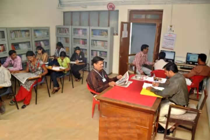 VM Vasant Commerce campus in Nagpur, Maharashtra, India — photo 2