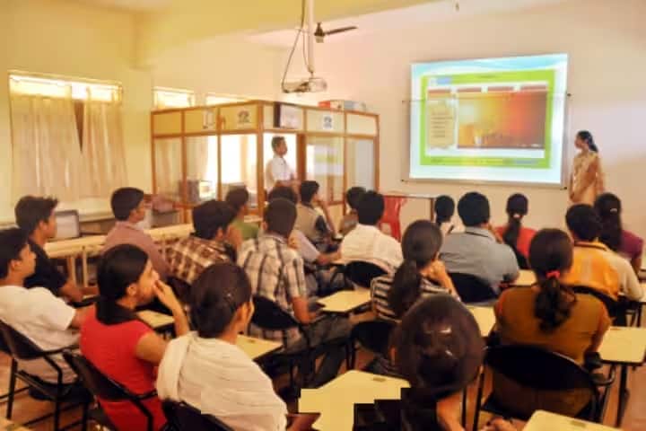 VM Vasant Commerce campus in Nagpur, Maharashtra, India — photo 3