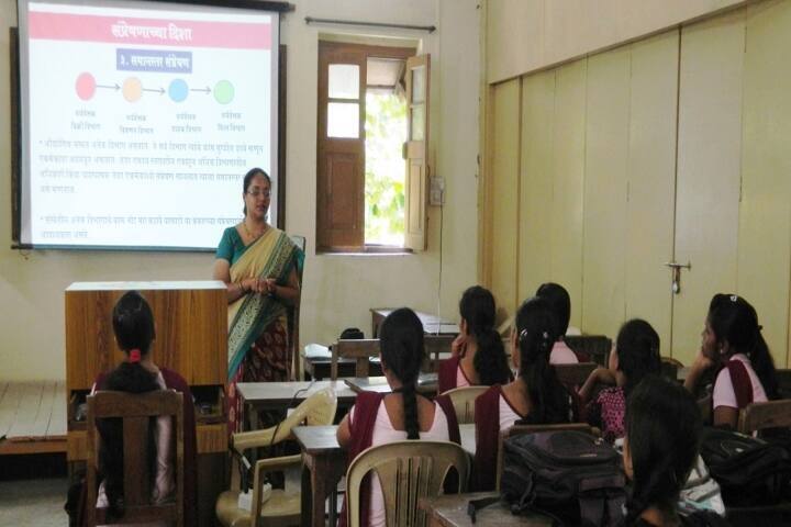 Shrimati Binzani Mahila Mahavidyala campus in Nagpur, Maharashtra, India — photo 4
