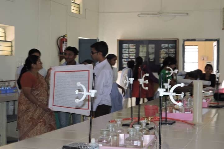 Matoshree Vimalabai Deshmukh Mahavidyalaya campus in Amravati, Maharashtra, India — photo 3