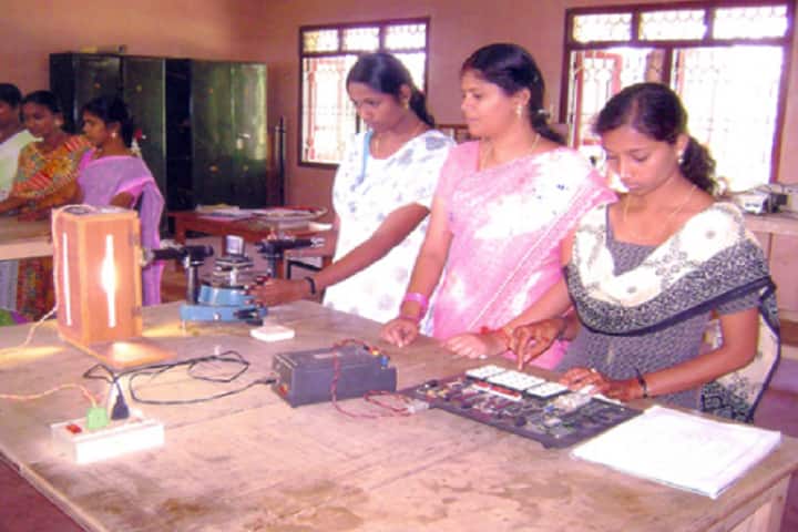 Dr Nalli Kuppusamy Arts College campus in Thanjavur, Tamil Nadu, India — photo 4