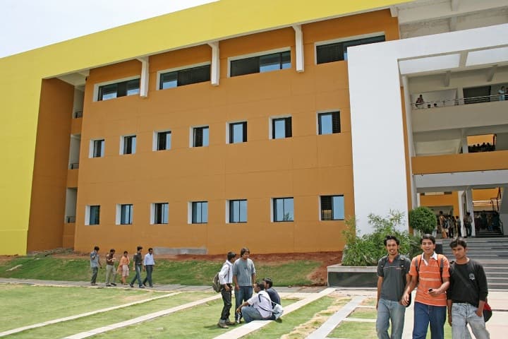 Bharat Engineering College campus in Hyderabad, Telangana, India — photo 4