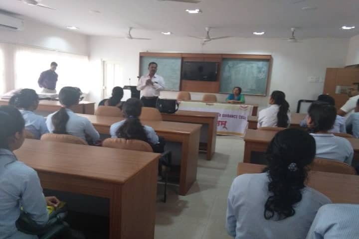 Dharampeth MP Deo Memorial Science College campus in Nagpur, Maharashtra, India — photo 2