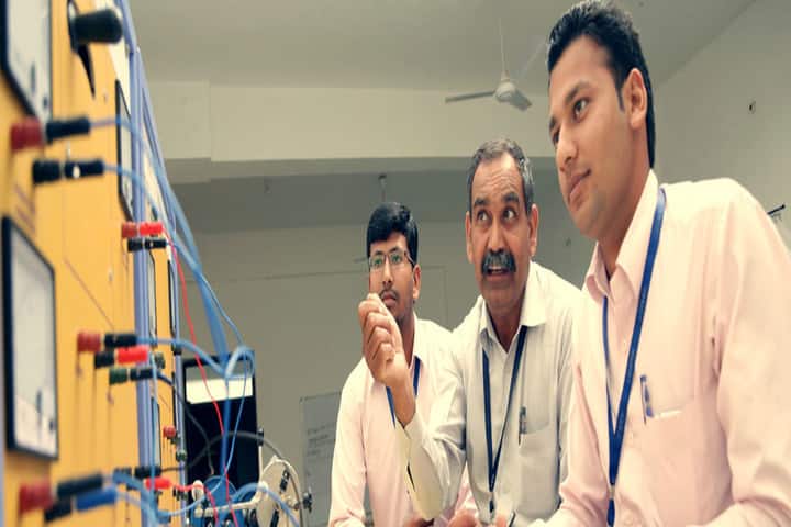 Mata Rajkaur Institute of Engineering and Technology campus in Rewari, Haryana, India — photo 2