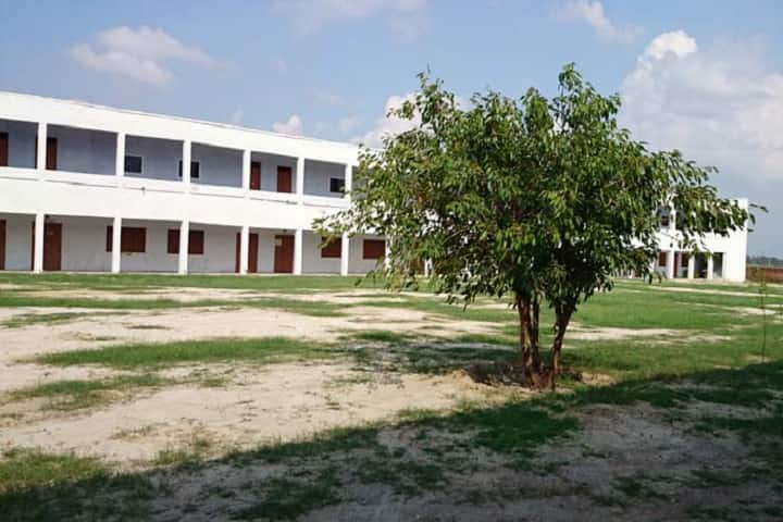 Shri Ghurai Lal Verma Science Mahavidyalaya campus in Hardoi, Uttar Pradesh, India — photo 2