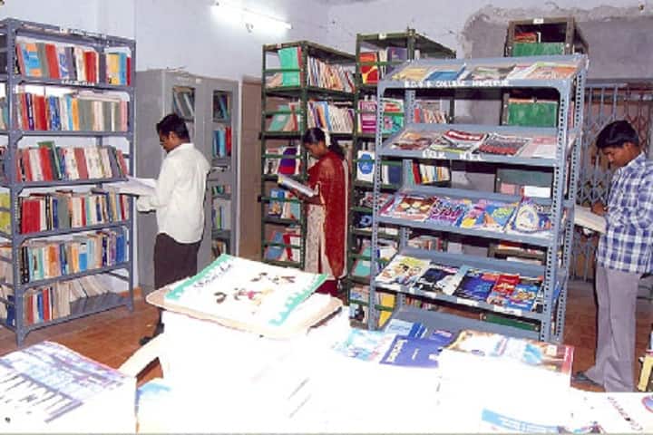 Saradamba Dasa Govindaiah Setty College campus in Hindupur, Andhra Pradesh, India — photo 3