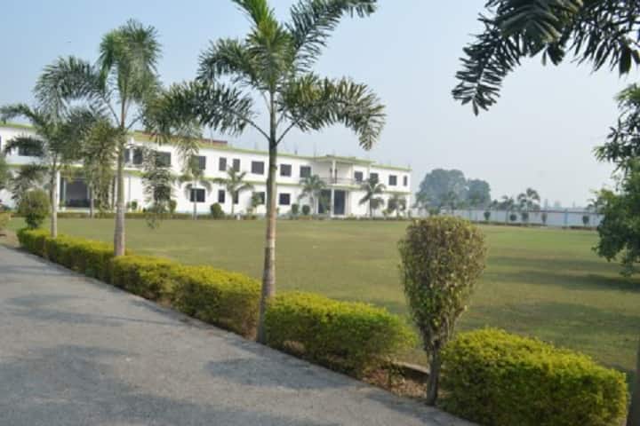 Dayaram Verma Mahavidyalaya campus in Ambedkar Nagar, Uttar Pradesh, India — photo 3