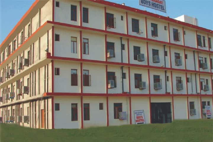 Desh Bhagat Institute of Hotel Management and Catering Technology campus in Mandi Gobindgarh, Punjab, India — photo 1