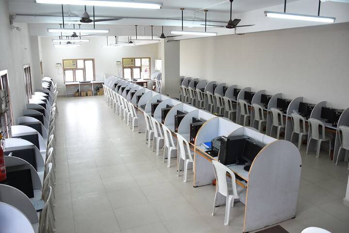 Chevalier T Thomas Elizabeth College for Women campus in Chennai, Tamil Nadu, India — photo 4