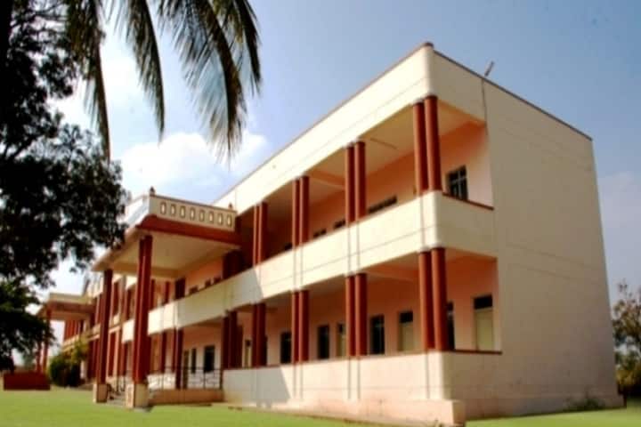 Smt GB Ankalkoti Government First Grade College campus in Shiggaon, Karnataka, India — photo 1