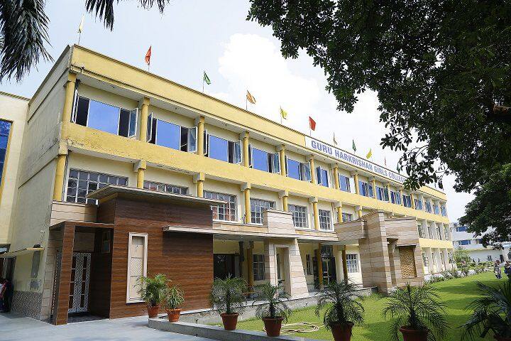 Guru Harkrishan Girls College campus in Sangrur, Punjab, India — photo 1