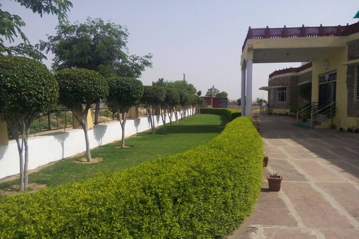 Universal Post Graduate College campus in Mahwa, Rajasthan, India — photo 1