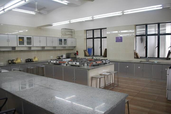 Nirmala Niketan College of Home Science campus in Mumbai, Maharashtra, India — photo 5