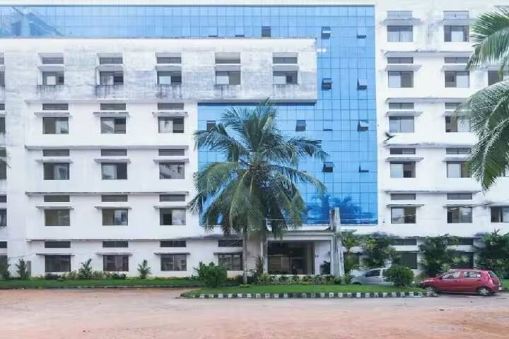 KMCT Dental College campus in Mukkam, Kerala, India — photo 1