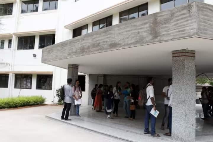 ICLES' Motilal Jhunjhunwala College of Arts campus in Navi Mumbai, Maharashtra, India — photo 3