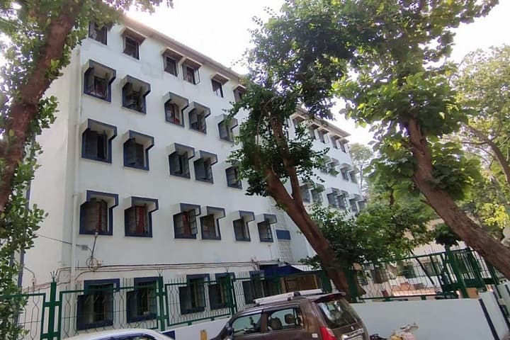 Podar Ayurved Medical College campus in Mumbai, Maharashtra, India — photo 1