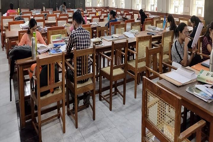 Podar Ayurved Medical College campus in Mumbai, Maharashtra, India — photo 3