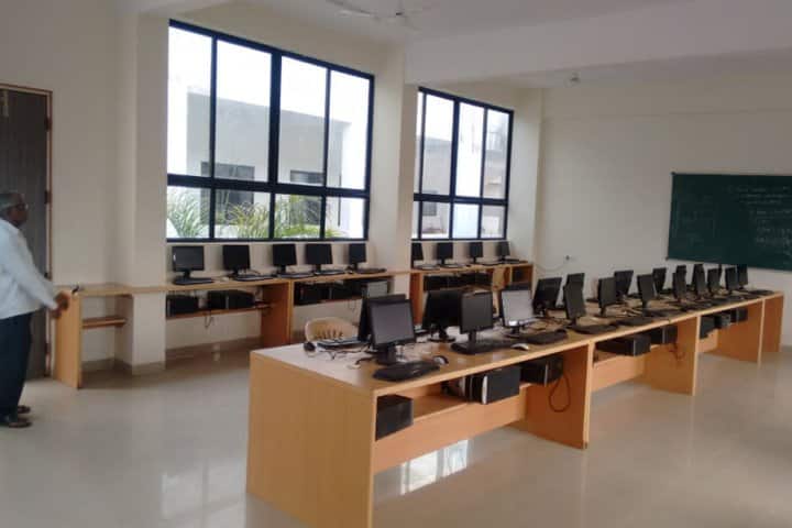 Oxford Polytechnic campus in Dharwad, Karnataka, India — photo 3