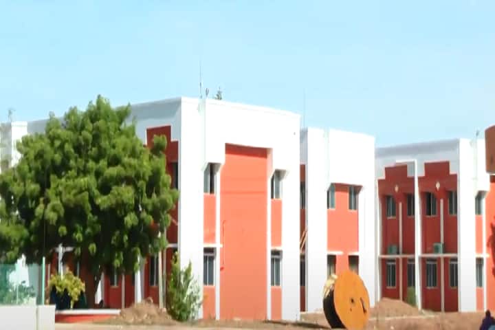 Sri Sarada College for Women campus in Tirunelveli, Tamil Nadu, India — photo 1