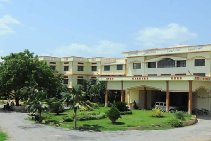 Sreekavitha Engineering College campus in Khammam, Telangana, India — photo 1