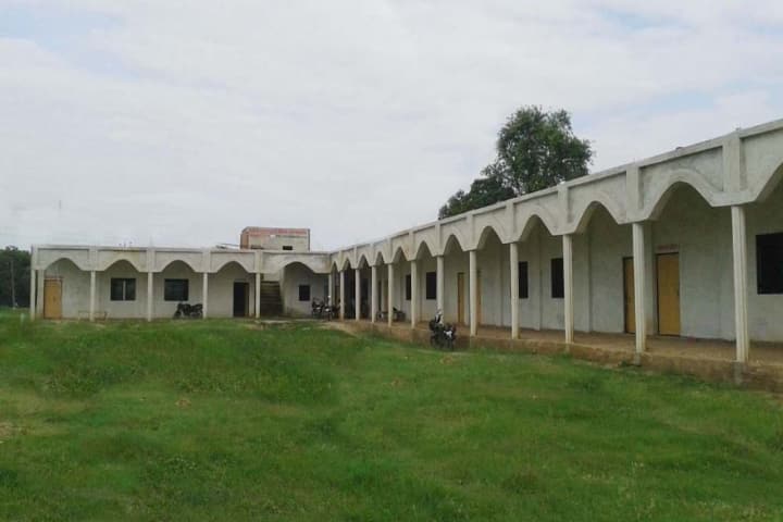 Shivkali Yadav Jagpatti Balika Mahavidyalaya campus in Handia, Uttar Pradesh, India — photo 1