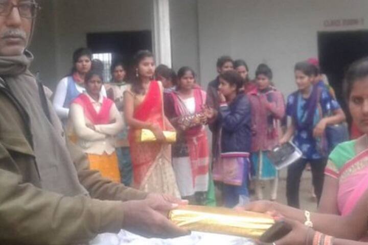 Shivkali Yadav Jagpatti Balika Mahavidyalaya campus in Handia, Uttar Pradesh, India — photo 3
