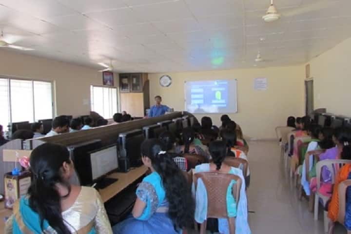 RB Madkholkar Mahavidyalaya campus in Chandgad, Maharashtra, India — photo 3