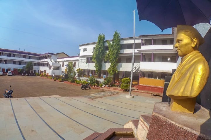 Lal Bahadur Shastri College of Arts Science and Commerce, Satara campus in Satara, Maharashtra, India