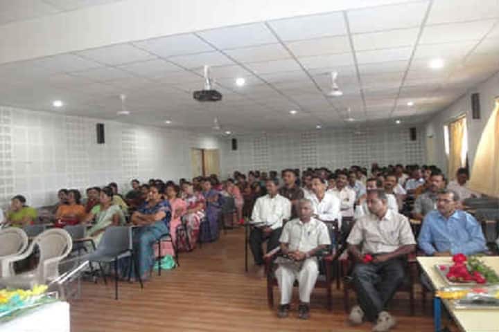 Lal Bahadur Shastri College of Arts Science and Commerce campus in Satara, Maharashtra, India — photo 3